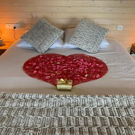 Bed & Breakfast Trésors De Campagne,spas Privatifs 3*