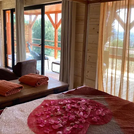 Bed & Breakfast Trésors De Campagne,spas Privatifs 3*