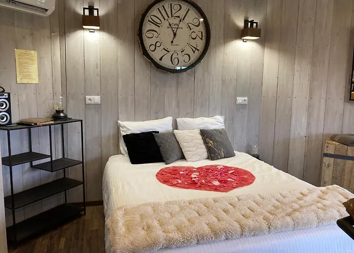 Trésors De Campagne,spas Privatifs Couette-café 3*